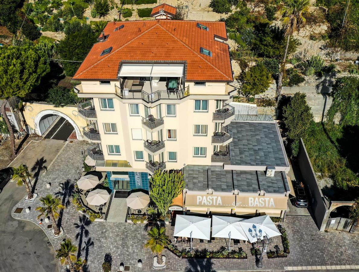 Hotel Sole Mare Ventimiglia Exterior foto