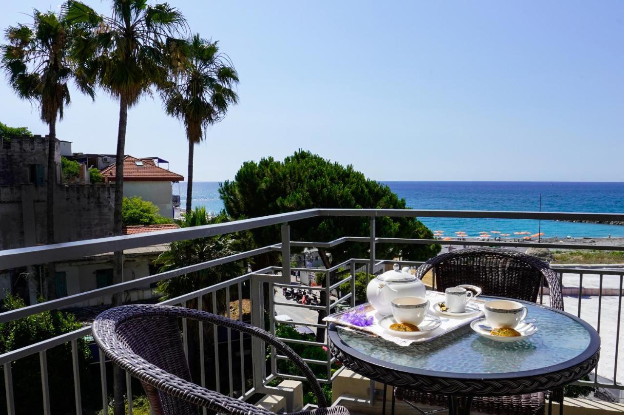 Hotel Sole Mare Ventimiglia Exterior foto